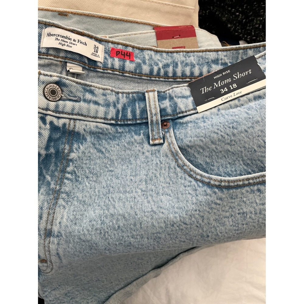Women's High Rise Mom Curve Love Light Blue Denim Shorts - Picture 10 of 10